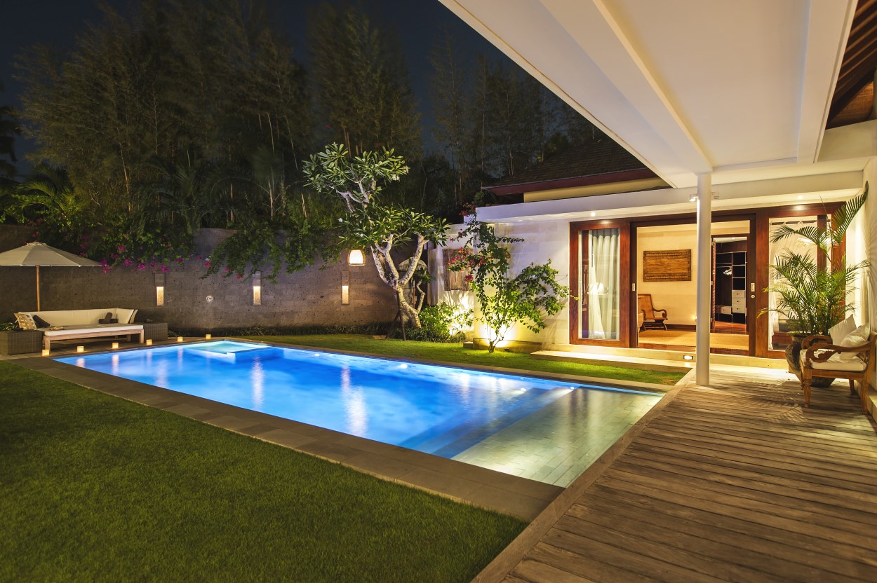 pool and garden - Villa Alabali