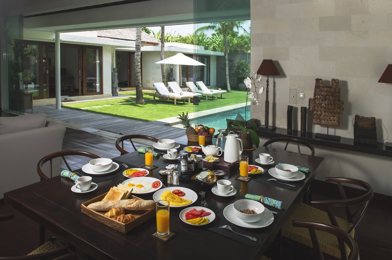 Breakfast table setting - Villa Alabali