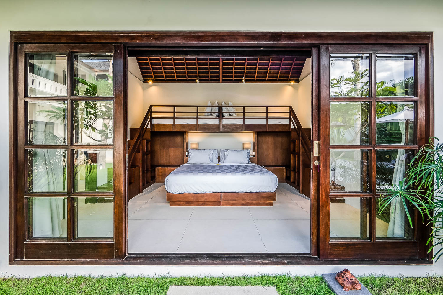sliding doors bedrooms - Villa Tjitrap luxury villa