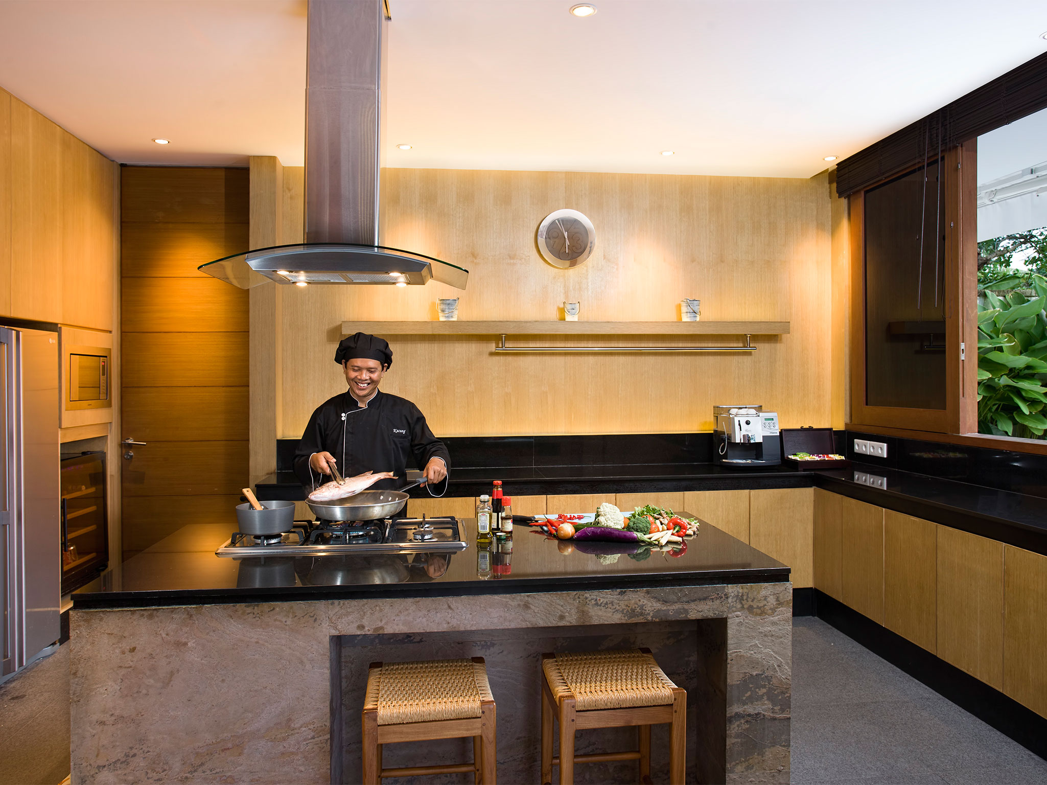 Villa Cendrawasih - Chef in kitchen