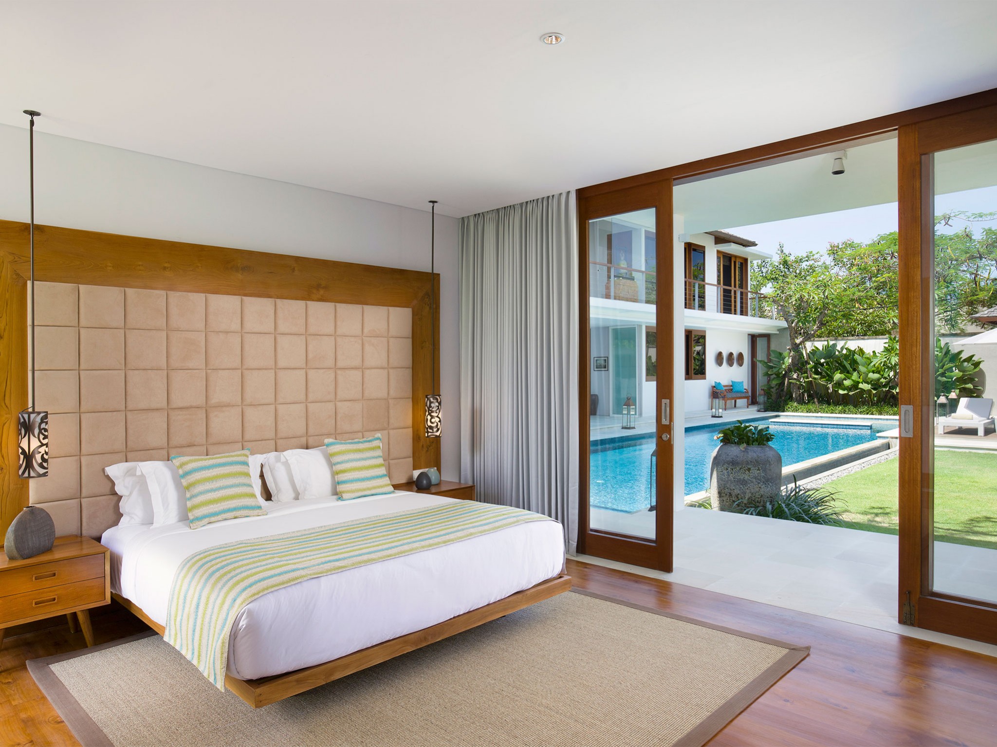 Villa Cendrawasih - luxury villa in seminyak guest bedroom 1