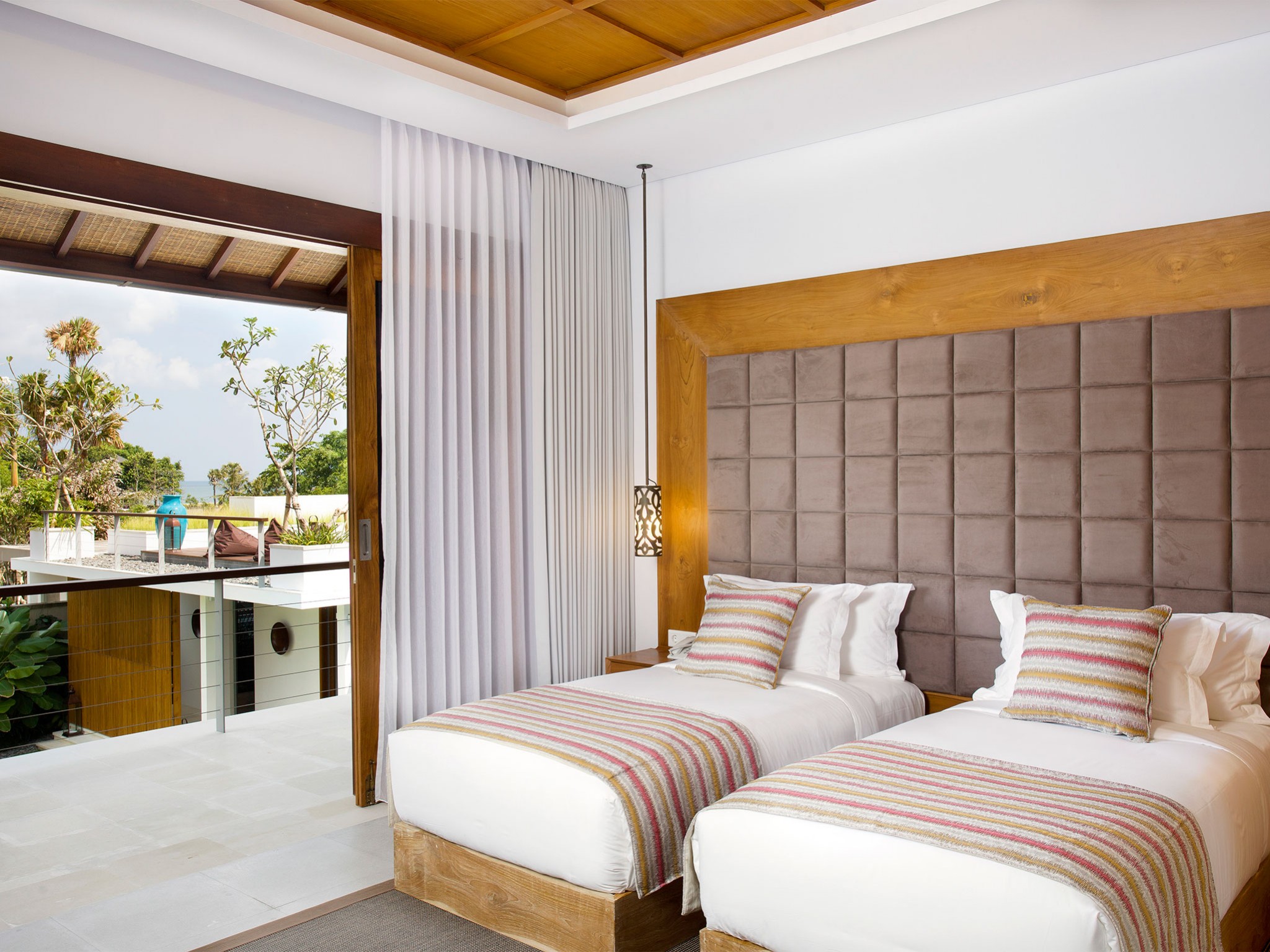 Villa Cendrawasih luxury villa in seminyak - Twin bedroom