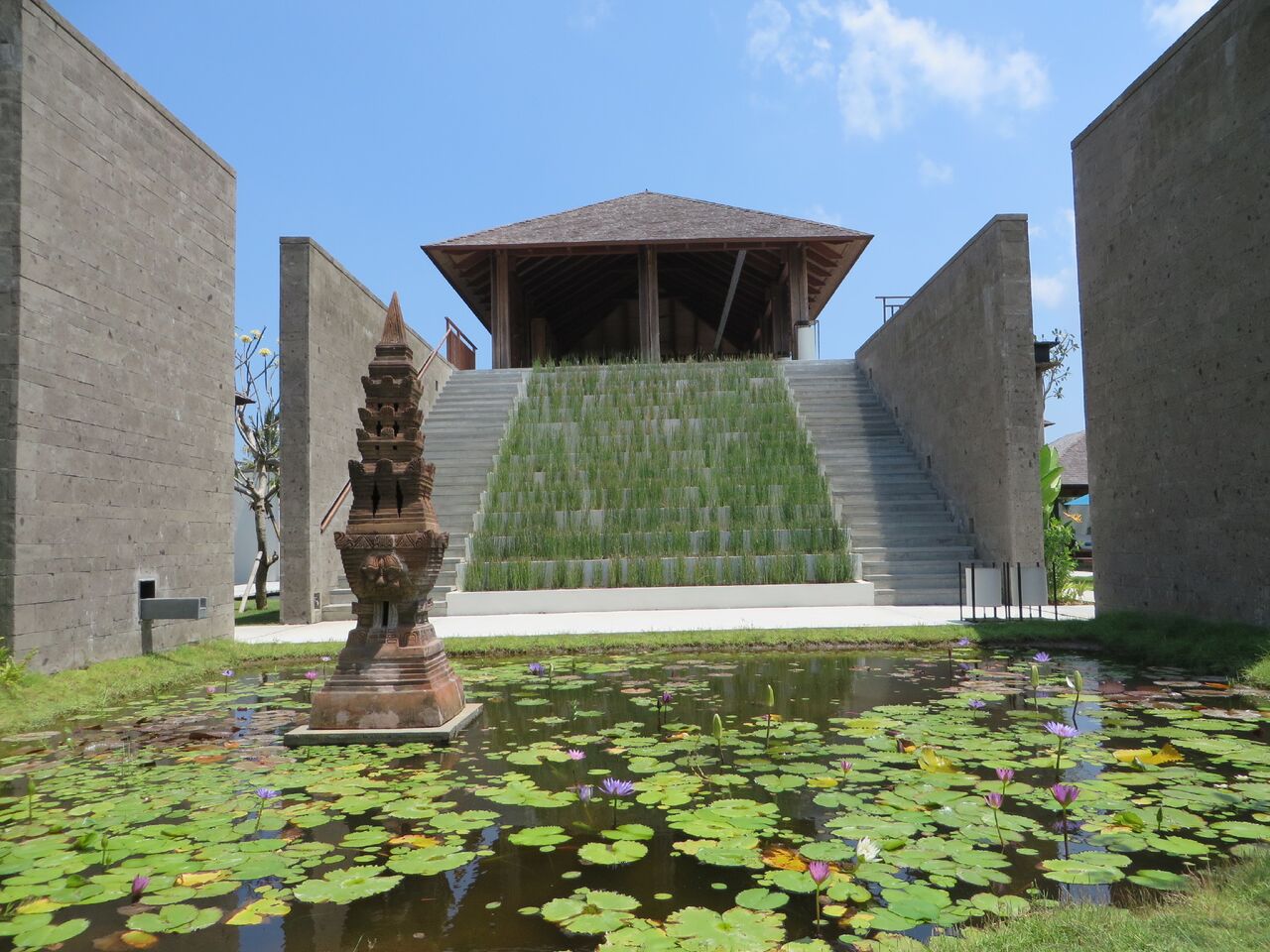 Ambalama Villa - stairs terrace pond