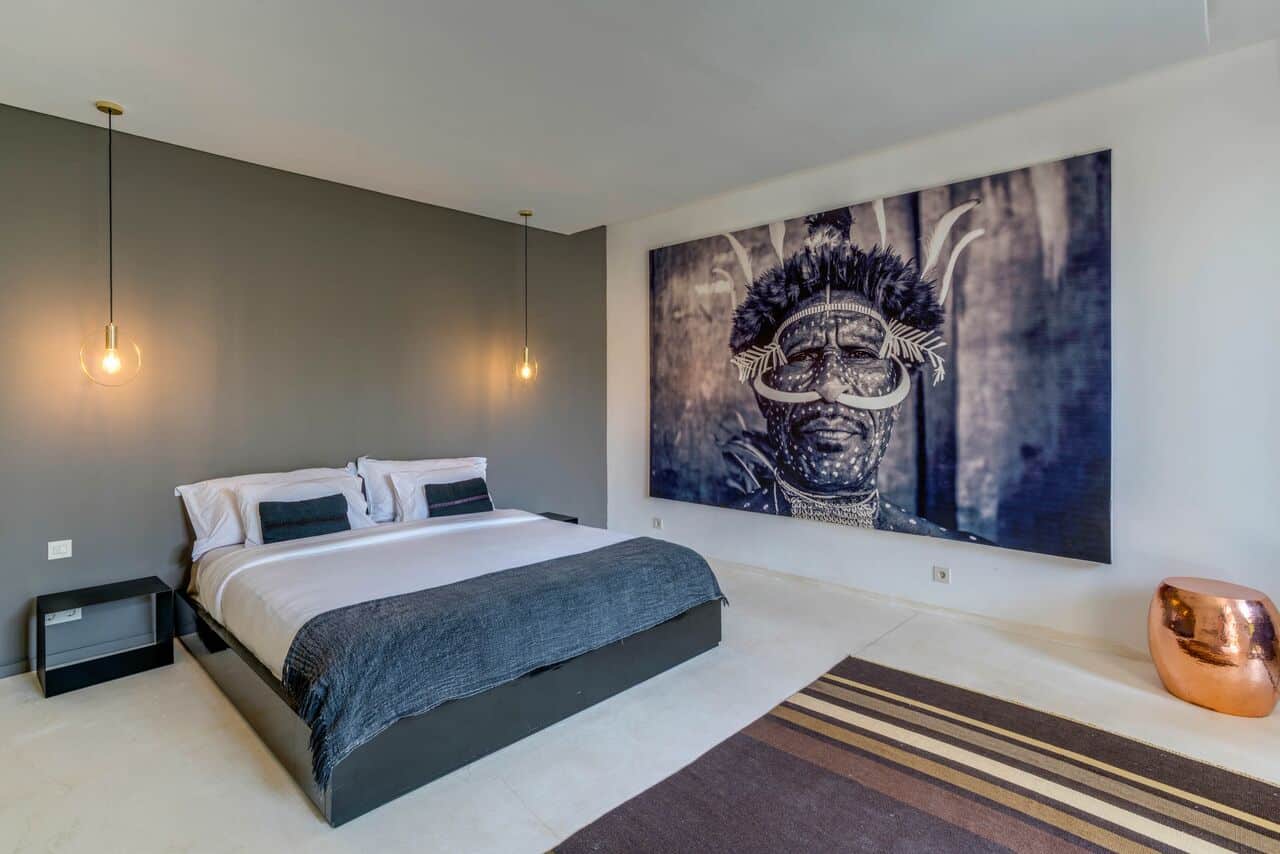 Guest bedroom 2 artwork - Villa La Dacha