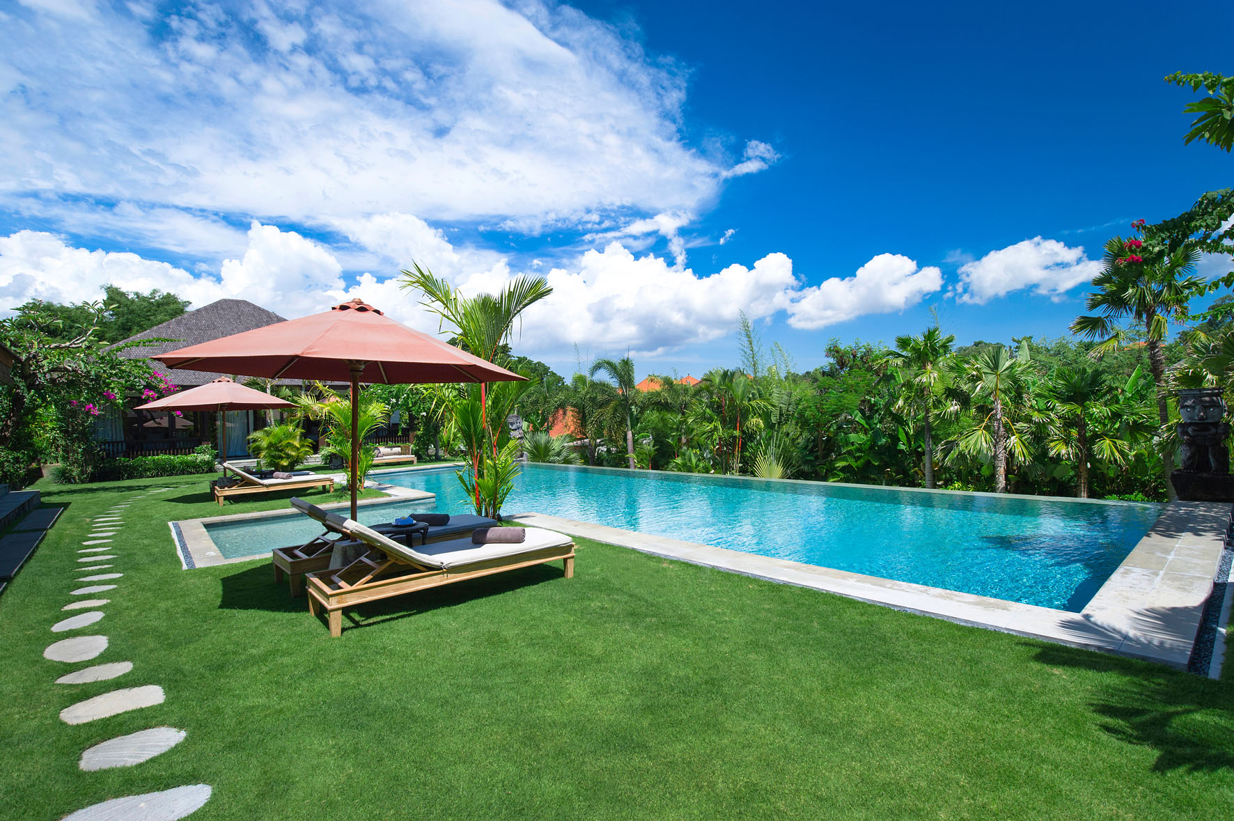 Villa Theo Bali - overview pool rea
