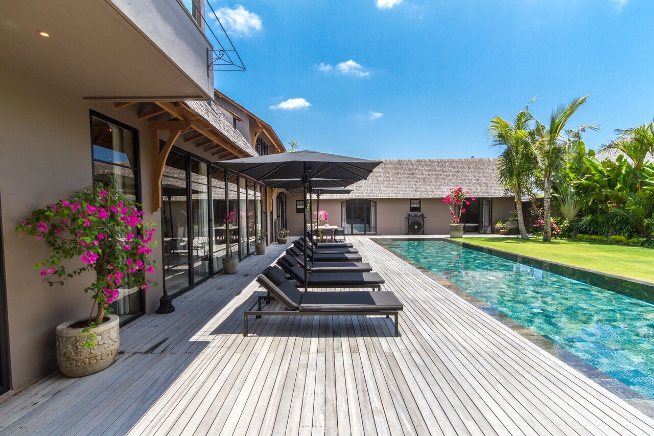 Villa Nehal - Pool deck area