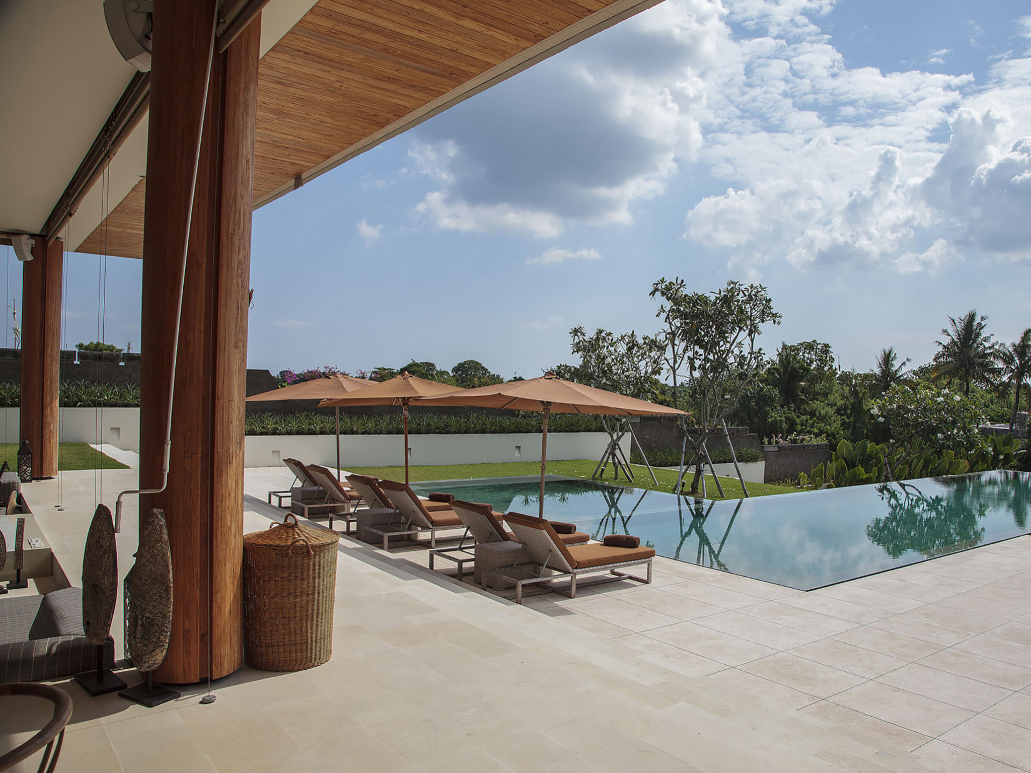 The Iman Villa - Canggu Bali - Infinity pool awaits