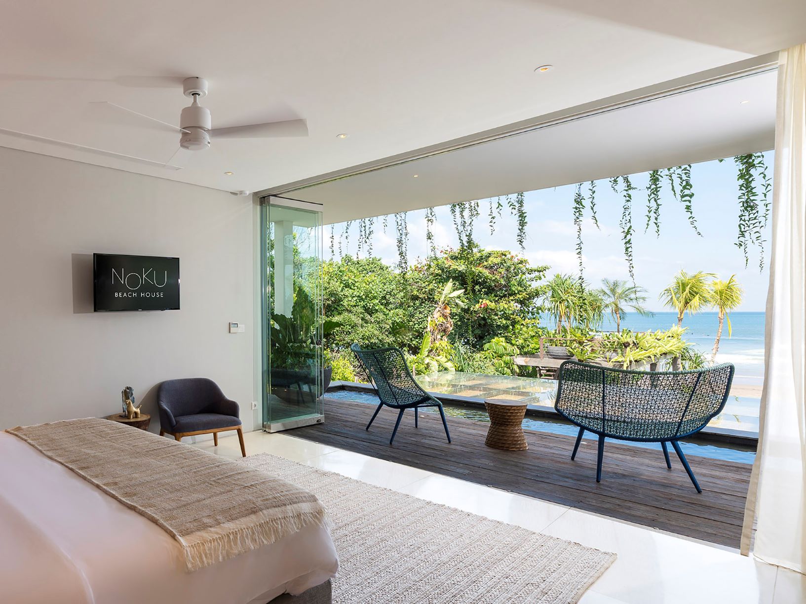 Noku Beach House - Marvelous view from bedroom