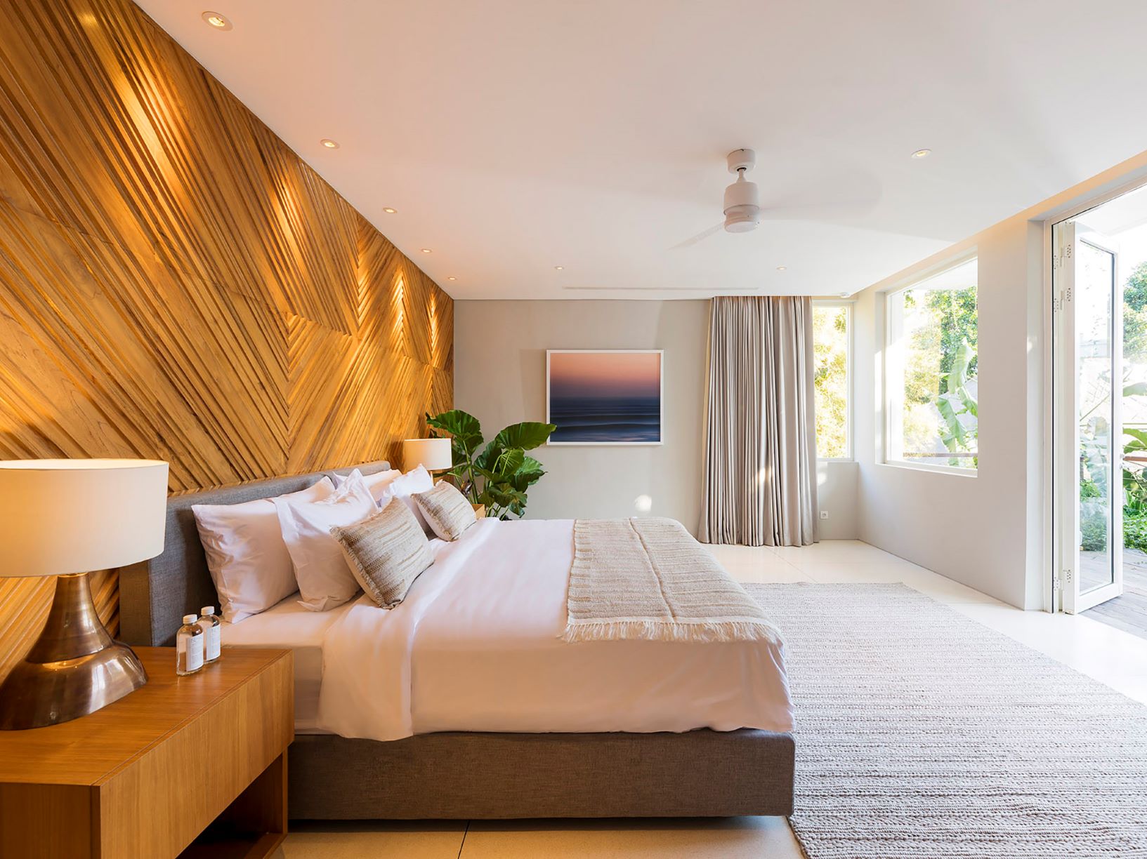 Noku Beach House - Spacious bedroom